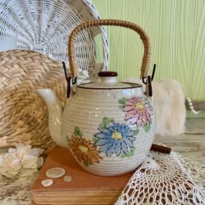 Vintage Ceramic Teapot 🫖